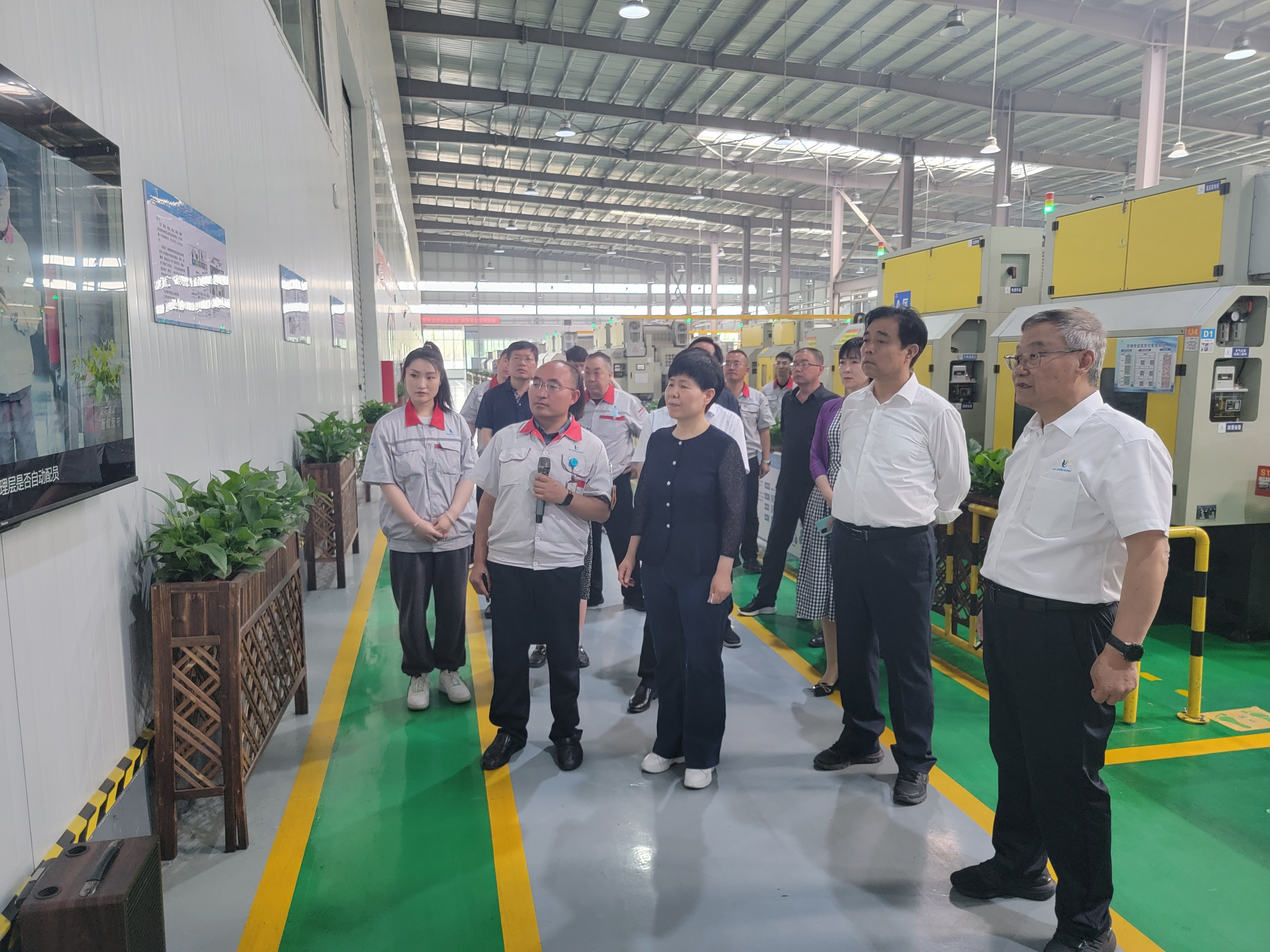 省工商联主席景普秋深入好博体育足球集团走访调研