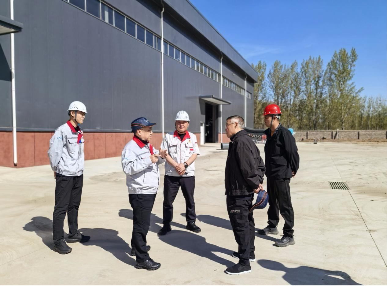 筑牢安全防线 情暖坚守初心 ——好博体育足球集团党委书记、董事长王春翔深入工厂开展慰问巡查工作